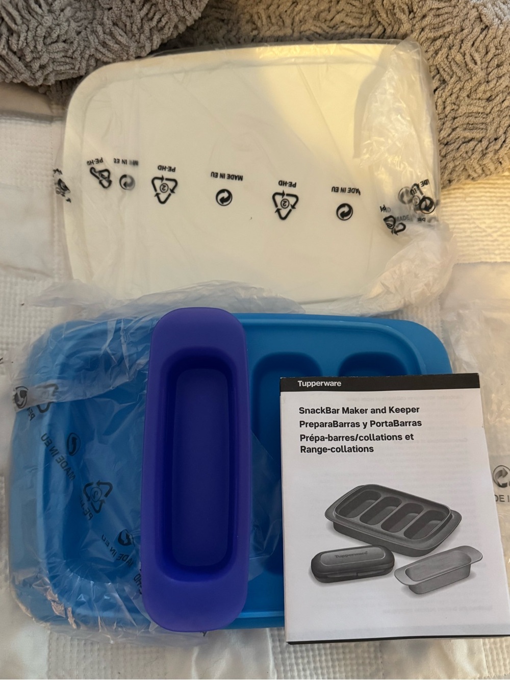 Tupperware Blue SnackBar Silicone Mold with White Lid